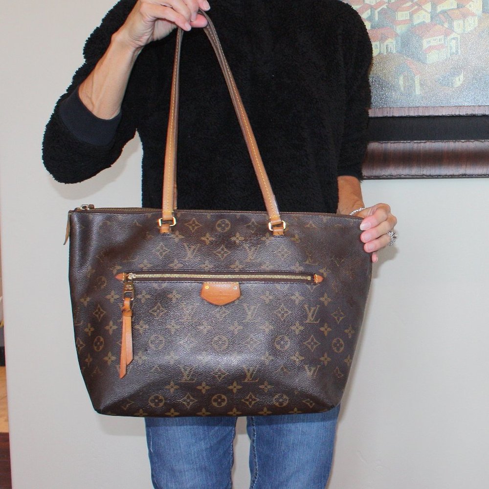 Authentic LOUIS VUITTON $1,490 Iena MM 2017 Bag Tote Purse Monogram Leather